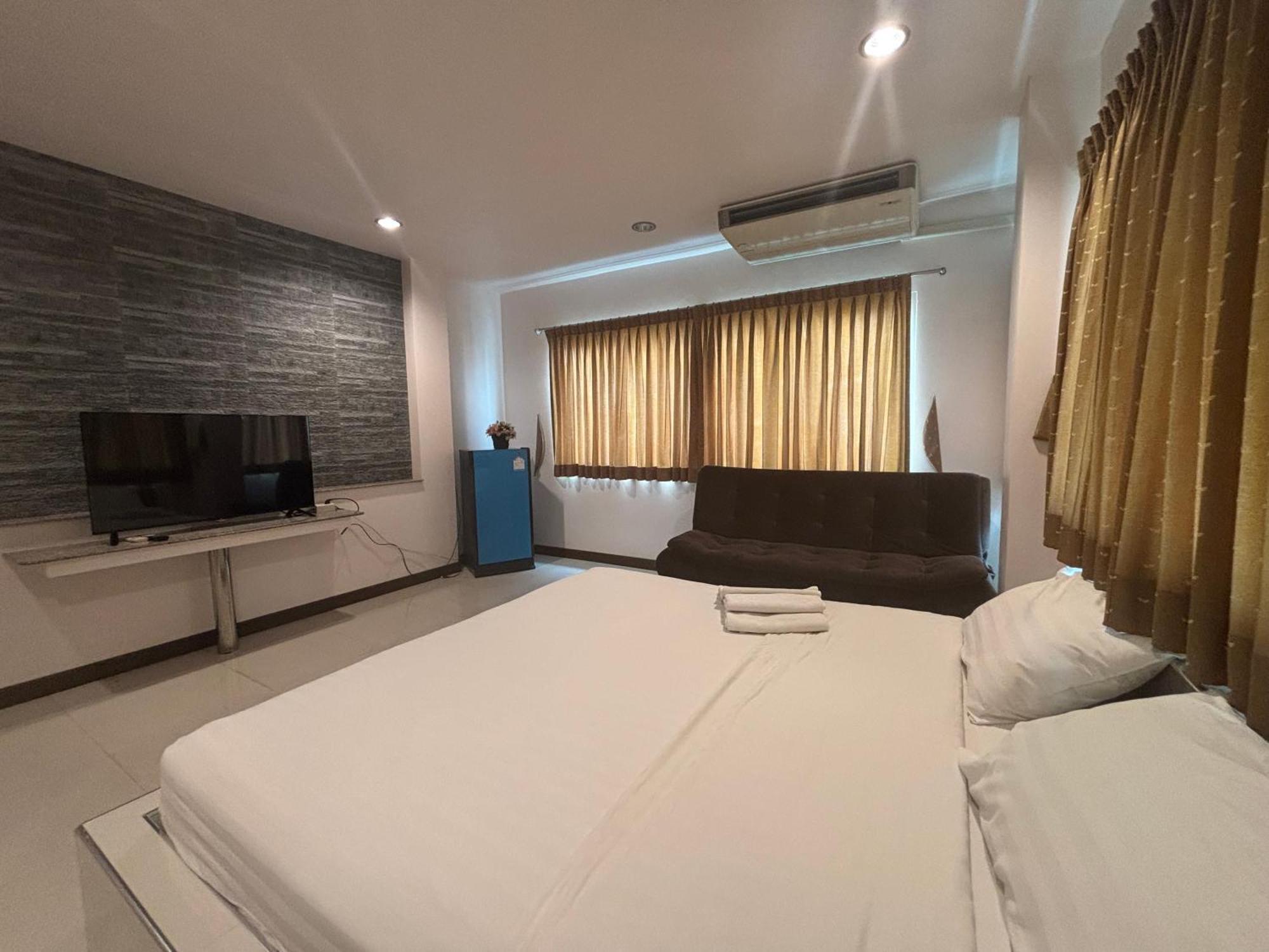 Khách sạn Ree- Riverside,rama 3 2*