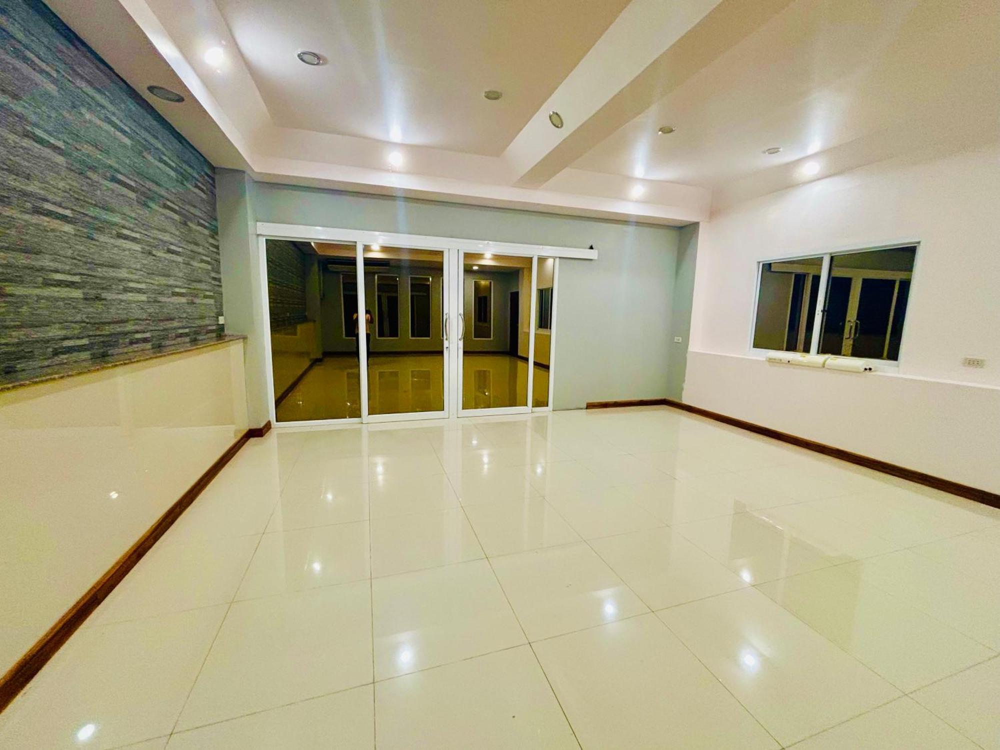 Ree- Riverside,rama 3 Khách sạn 2*