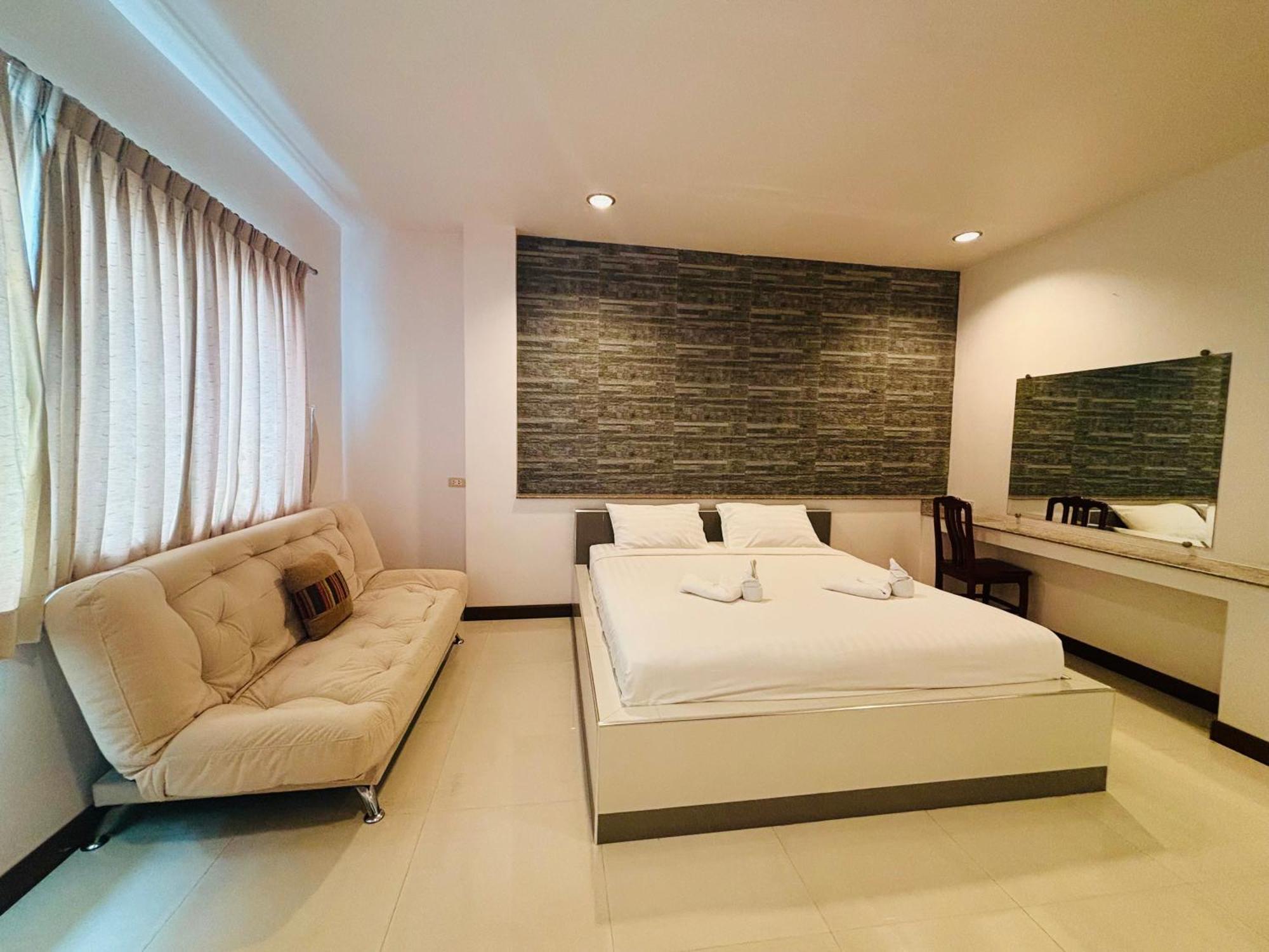Khách sạn Ree- Riverside,rama 3 2*