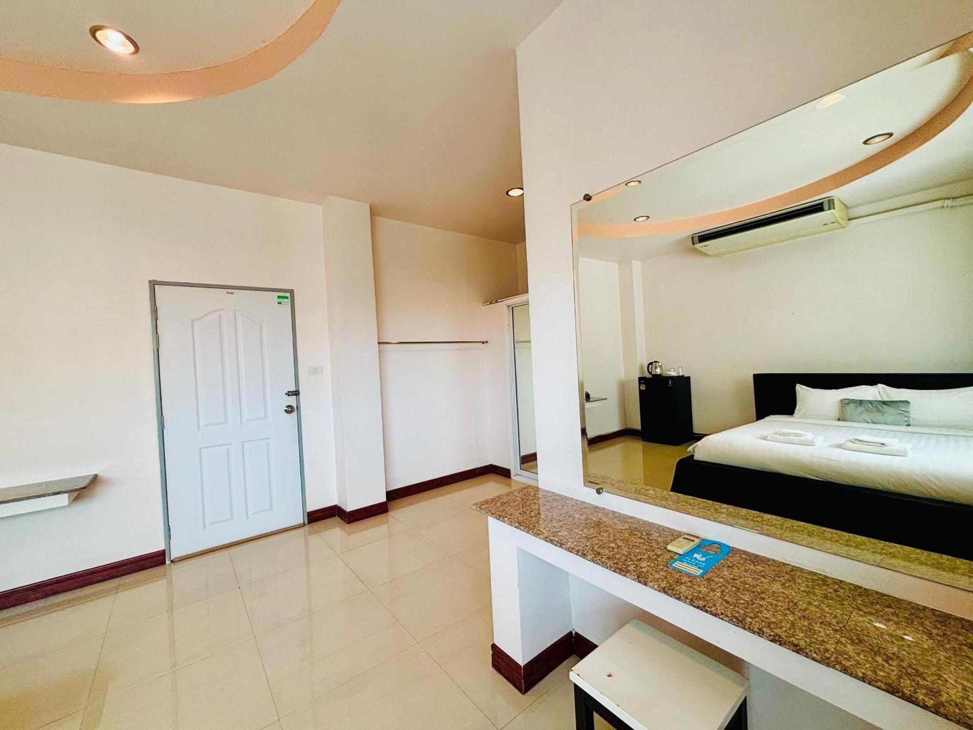 Ree- Riverside,rama 3 Khách sạn 2*